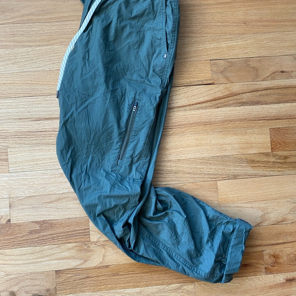 Women’s green Vuori pants